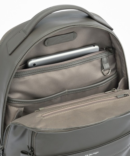 W&.Day/Night（ダブルアンド デイナイト）の「ティルカ ラウンドリュック A4 14.0インチPC 13L 19182（バックパック/リュック・レディース・チャコールグレー/グレイッシュベージュ/ブラック・FREE）」の21枚目の写真