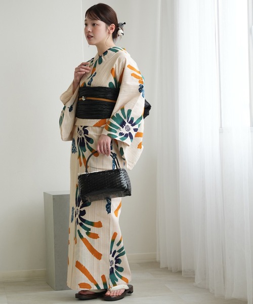 utatane（ウタタネ）の「手染め注染浴衣3点セット utatane×注染工房 先染めベージュ 山吹と緑ののびやかな菊（浴衣・レディース・ベージュ・FREE）」の3枚目の写真