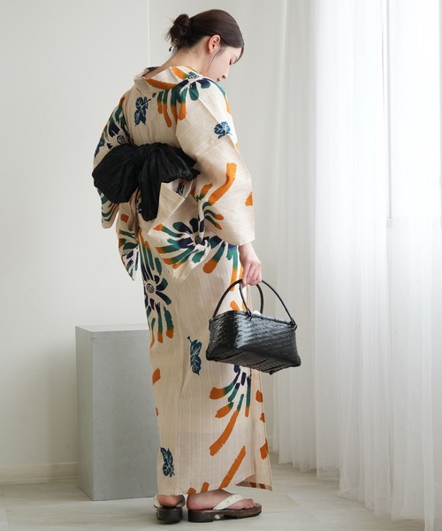 utatane（ウタタネ）の「手染め注染浴衣3点セット utatane×注染工房 先染めベージュ 山吹と緑ののびやかな菊（浴衣・レディース・ベージュ・FREE）」の4枚目の写真