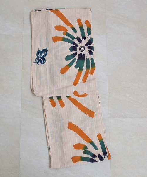 utatane（ウタタネ）の「手染め注染浴衣3点セット utatane×注染工房 先染めベージュ 山吹と緑ののびやかな菊（浴衣・レディース・ベージュ・FREE）」の9枚目の写真