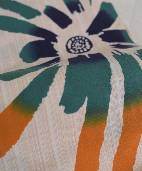 utatane（ウタタネ）の「手染め注染浴衣3点セット utatane×注染工房 先染めベージュ 山吹と緑ののびやかな菊（浴衣・レディース・ベージュ・FREE）」の10枚目の写真