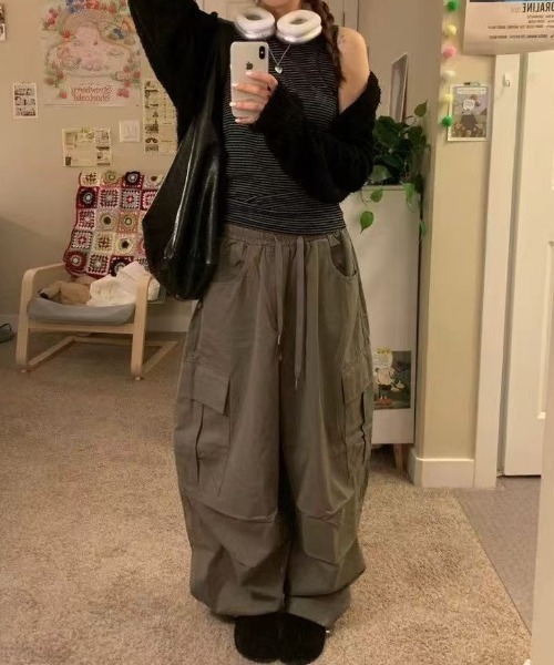 Ada.(エイダ)の「【Mellfy】ローウエスト ビッグシルエット ワイド カーゴ パンツ(カーゴパンツ・レディース・ベージュ/カーキ・FREE)」の6枚目の写真