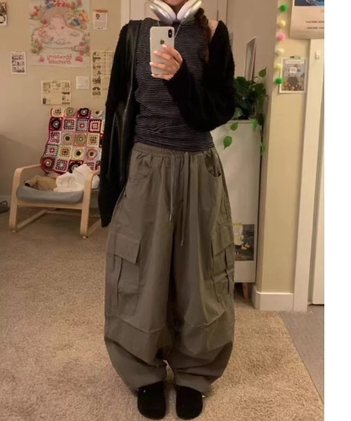 Ada.(エイダ)の「【Mellfy】ローウエスト ビッグシルエット ワイド カーゴ パンツ(カーゴパンツ・レディース・ベージュ/カーキ・FREE)」の5枚目の写真