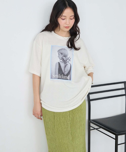 forksy.(フォルクシー)の「【forksy.】フォトグラフィック オーバーサイズ プリントTシャツ(Tシャツ/カットソー・レディース・スミクロ/ネイビー/スモークピンク/オフホワイト/アッシュブラウン・M/L)」の18枚目の写真