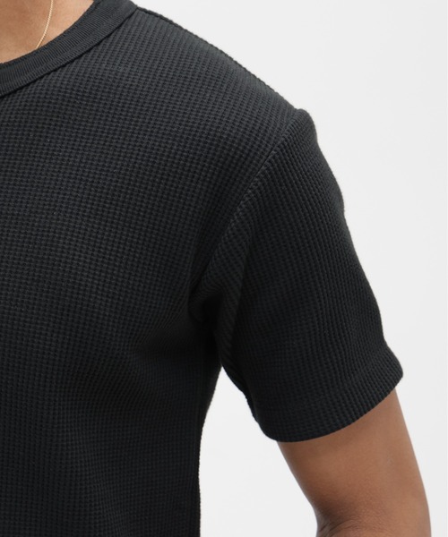 AVIREX(アヴィレックス)の「MINI WAFFLE HENLEY NECK T-SHIRT "STENCIL" / ミニワッフル ヘンリーネック Tシャツ ”ステンシル” / AVIREX / アヴィレックス(Tシャツ/カットソー・メンズ・ブラック/オフホワイト/チャコール・X-LARGE/LARGE/MEDIUM/SMALL)」の6枚目の写真
