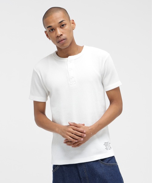 AVIREX(アヴィレックス)の「MINI WAFFLE HENLEY NECK T-SHIRT "STENCIL" / ミニワッフル ヘンリーネック Tシャツ ”ステンシル” / AVIREX / アヴィレックス(Tシャツ/カットソー・メンズ・ブラック/オフホワイト/チャコール・X-LARGE/LARGE/MEDIUM/SMALL)」の9枚目の写真