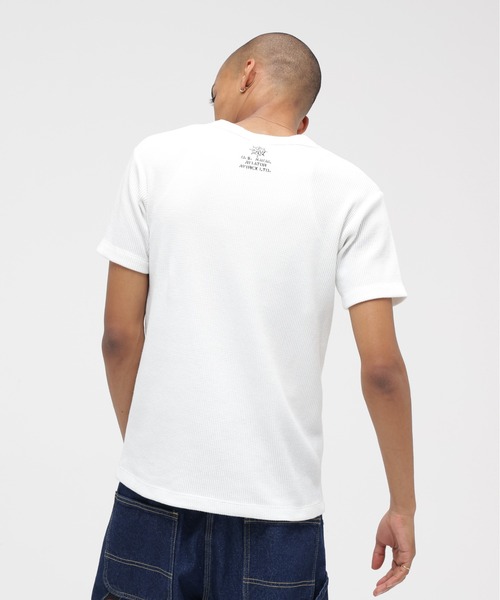 AVIREX(アヴィレックス)の「MINI WAFFLE HENLEY NECK T-SHIRT "STENCIL" / ミニワッフル ヘンリーネック Tシャツ ”ステンシル” / AVIREX / アヴィレックス(Tシャツ/カットソー・メンズ・ブラック/オフホワイト/チャコール・X-LARGE/LARGE/MEDIUM/SMALL)」の10枚目の写真