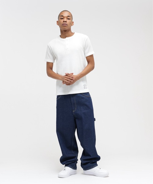 AVIREX(アヴィレックス)の「MINI WAFFLE HENLEY NECK T-SHIRT "STENCIL" / ミニワッフル ヘンリーネック Tシャツ ”ステンシル” / AVIREX / アヴィレックス(Tシャツ/カットソー・メンズ・ブラック/オフホワイト/チャコール・X-LARGE/LARGE/MEDIUM/SMALL)」の11枚目の写真
