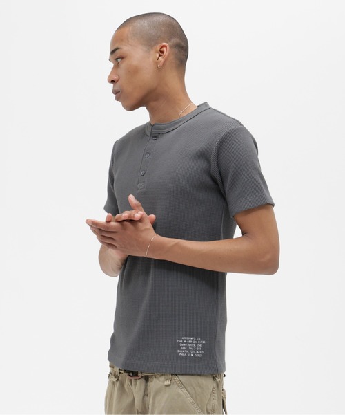 AVIREX(アヴィレックス)の「MINI WAFFLE HENLEY NECK T-SHIRT "STENCIL" / ミニワッフル ヘンリーネック Tシャツ ”ステンシル” / AVIREX / アヴィレックス(Tシャツ/カットソー・メンズ・ブラック/オフホワイト/チャコール・X-LARGE/LARGE/MEDIUM/SMALL)」の14枚目の写真
