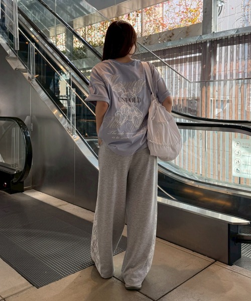continuer de NICE CLAUP(コンティニューデナイスクラップ)の「甘さのあるプリントが主役、レースウサギBIGT(Tシャツ/カットソー・レディース・オートミール/チャコールグレー/オフホワイト/サックスブルー・FREE)」の5枚目の写真