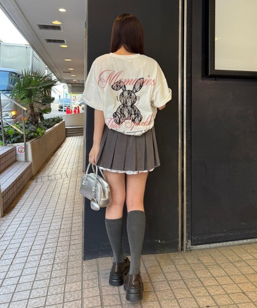 continuer de NICE CLAUP(コンティニューデナイスクラップ)の「甘さのあるプリントが主役、レースウサギBIGT(Tシャツ/カットソー・レディース・オートミール/チャコールグレー/オフホワイト/サックスブルー・FREE)」の19枚目の写真