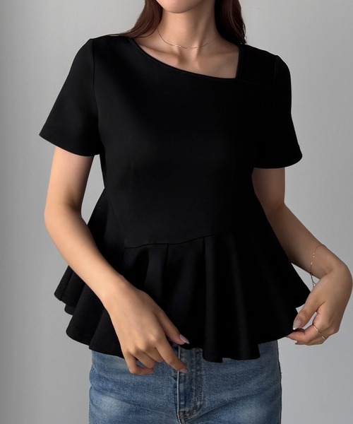 Louere(ルエレ)の「アシメネックペプラムトップス(Tシャツ/カットソー・レディース・ブラック/ダークベージュ/アイボリー・MEDIUM/SMALL/X-LARGE/LARGE)」の1枚目の写真