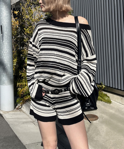 SPIRALGIRL（スパイラルガール）の「ボーダーオフショルトップス×ショートパンツ（セットアップ・レディース・ブラック/マルチ・FREE）」の2枚目の写真