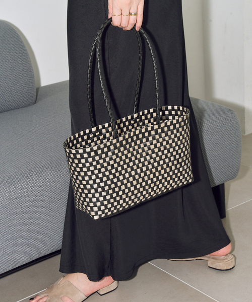 LE TALON（ルタロン）の「NHE/二エ NGANG BAG（ハンドバッグ・レディース・ブラック・FREE）」の4枚目の写真