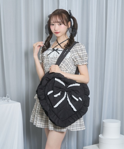Honey Cinnamon（ハニーシナモン）の「ロゴ刺繍サテンフリルトート