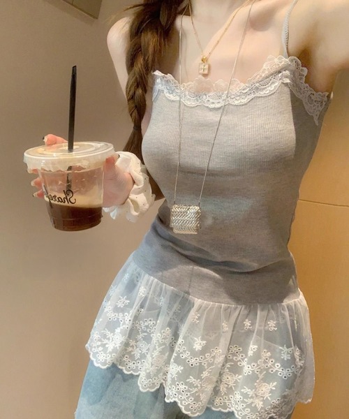 Chiina(チーナ)の「Chiina / レース レイヤードキャミソール(タンクトップ・レディース・ホワイト/グレー・SMALL)」の4枚目の写真