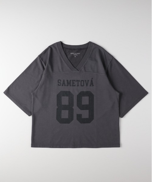 Right-on(ライトオン)の「HONEYSUCKLE ROSE(ハニーサックルローズ)ナンバリングTシャツ(Tシャツ/カットソー・レディース・ブラウン/レッド/ダークグレー・L/M)」の2枚目の写真