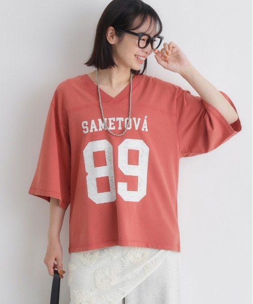 Right-on(ライトオン)の「HONEYSUCKLE ROSE(ハニーサックルローズ)ナンバリングTシャツ(Tシャツ/カットソー・レディース・ブラウン/レッド/ダークグレー・L/M)」の5枚目の写真