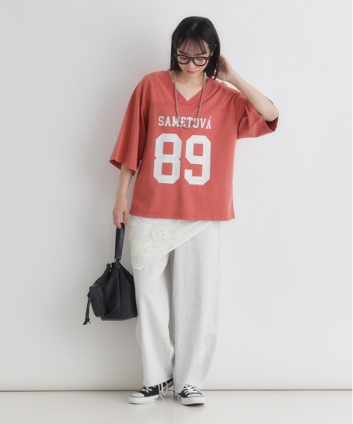 Right-on(ライトオン)の「HONEYSUCKLE ROSE(ハニーサックルローズ)ナンバリングTシャツ(Tシャツ/カットソー・レディース・ブラウン/レッド/ダークグレー・L/M)」の9枚目の写真