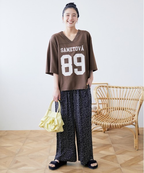 Right-on(ライトオン)の「HONEYSUCKLE ROSE(ハニーサックルローズ)ナンバリングTシャツ(Tシャツ/カットソー・レディース・ブラウン/レッド/ダークグレー・L/M)」の4枚目の写真