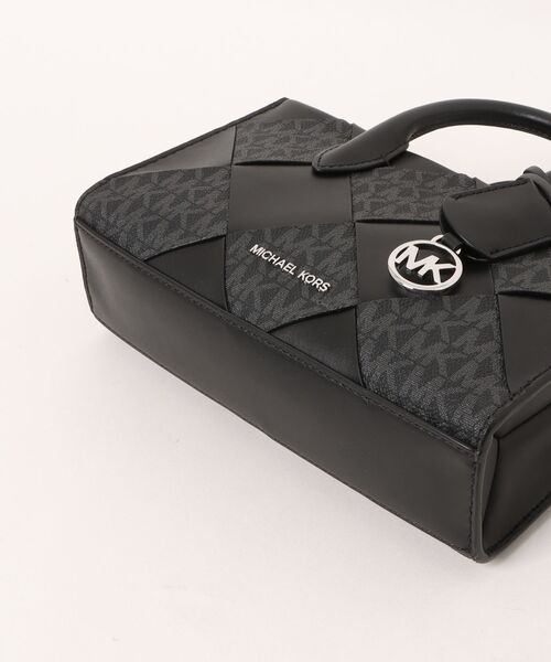 MICHAEL KORS(マイケルコース)の「SM EW TZ XBODY(ショルダーバッグ・レディース・ブラック・FREE)」の3枚目の写真