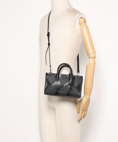 MICHAEL KORS(マイケルコース)の「SM EW TZ XBODY(ショルダーバッグ・レディース・ブラック・FREE)」の5枚目の写真