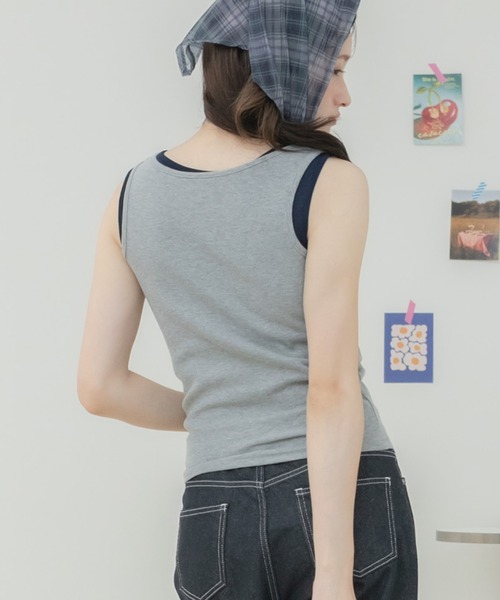 HEILIS(ヘイリス)の「ヘンリーネックレイヤードデザインタンクトップ / タンクトップ カップ付きタンクトップ ヘンリーネック レイヤード風 配色タンクトップ ノースリーブ 韓国 カジュアル フェミニン コンパクトトップス インナー 春服 夏服 秋服 オフホワイト グレー レッド ブラウン 白 灰色 赤 茶色(タンクトップ・レディース・レッド/オフホワイト/グレー/ブラウン・FREE)」の21枚目の写真