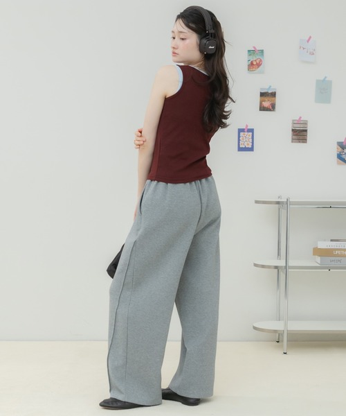 HEILIS(ヘイリス)の「ヘンリーネックレイヤードデザインタンクトップ / タンクトップ カップ付きタンクトップ ヘンリーネック レイヤード風 配色タンクトップ ノースリーブ 韓国 カジュアル フェミニン コンパクトトップス インナー 春服 夏服 秋服 オフホワイト グレー レッド ブラウン 白 灰色 赤 茶色(タンクトップ・レディース・レッド/オフホワイト/グレー/ブラウン・FREE)」の7枚目の写真