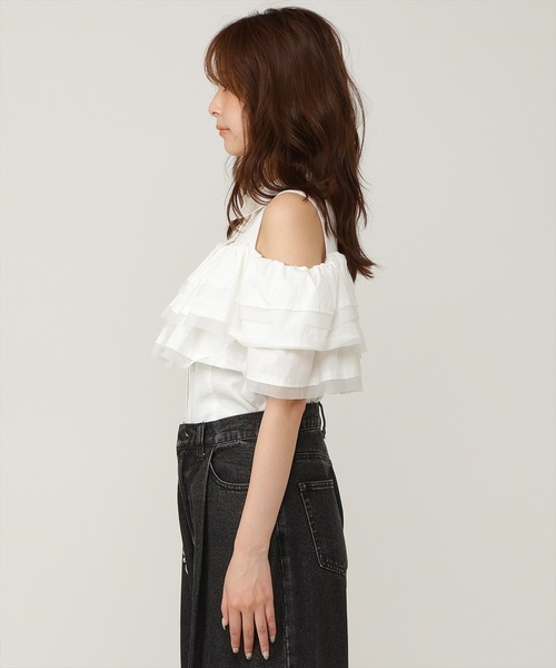 AND COUTURE(アンドクチュール)の「ティアードフリルブラウス(シャツ/ブラウス・レディース・ブラック系その他/ホワイト系その他/ベージュ系その他/ブルー系その他・FREE)」の5枚目の写真