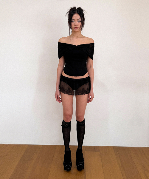 VINAJ(ビナジェイ)の「レースシャーリングオフショルダー スリーブレスカバーアップ (ブラック)(Tシャツ/カットソー・レディース・その他・FREE)」の7枚目の写真