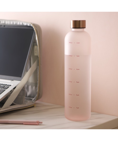 Francfranc(フランフラン)の「1L ウォーターボトル ピンク(食洗器使用可)マイボトル ドリンクボトル 水筒 直飲み メモリ付き タイムマーカー付き(キッチンツール・レディース・ピンク・FREE)」の3枚目の写真