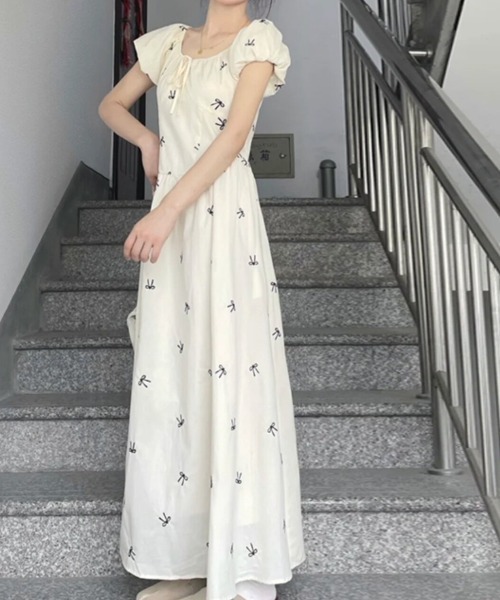 LUCPY(ラクピー)の「リボン刺繍パフスリーブワンピース(ワンピース・レディース・ホワイト・X-LARGE/LARGE/MEDIUM/SMALL)」の3枚目の写真