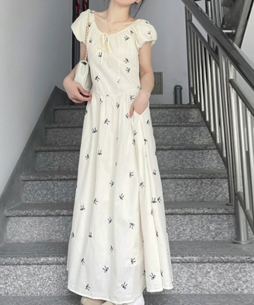 LUCPY(ラクピー)の「リボン刺繍パフスリーブワンピース(ワンピース・レディース・ホワイト・X-LARGE/LARGE/MEDIUM/SMALL)」の4枚目の写真