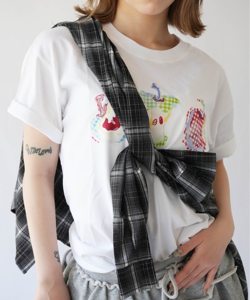 SORUTT(ソルト)の「【 SORUTT / ソルト 】 フルーツモチーフプリント 半袖Tシャツ #(Tシャツ/カットソー・レディース・ブラック/ネイビー/ホワイト・FREE)」の2枚目の写真