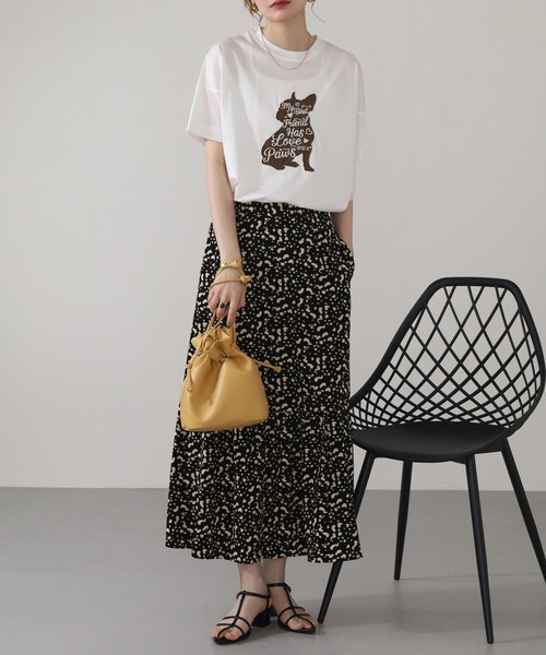 BRODIAEA（ブローディア）の「BRODIAEA 犬モチーフロゴ刺繍半袖Tシャツ（Tシャツ/カットソー・レディース・ブラック/シルバーグレー/グリーン/オフホワイト・40）」の15枚目の写真