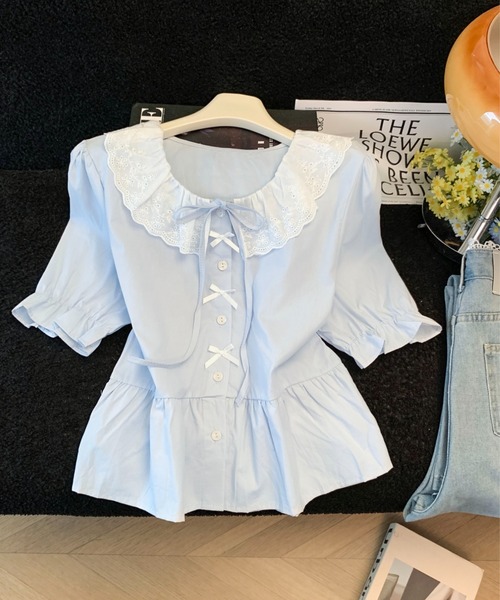 LUCPY（ラクピー）の「レース襟リボンペプラムブラウス（シャツ/ブラウス・レディース・ブルー/ホワイト・SMALL/LARGE/MEDIUM）」の2枚目の写真