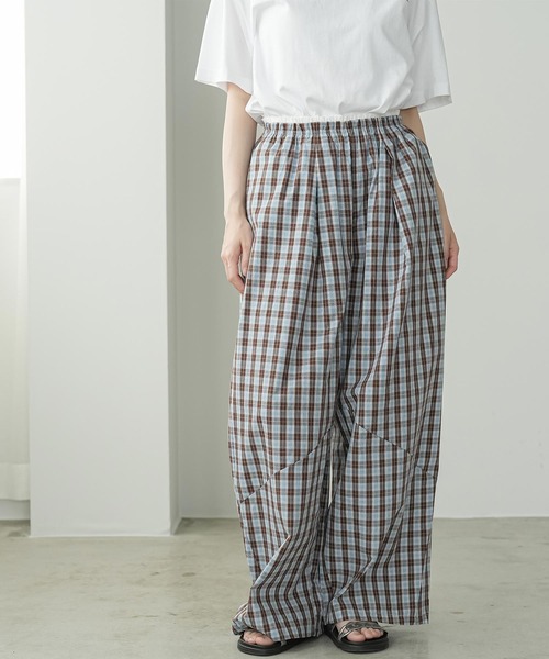 mili an deni(ミリアンデニ)の「チェックカーブワイドパンツ(その他パンツ・レディース・ネイビー/ブラウン・M)」の14枚目の写真