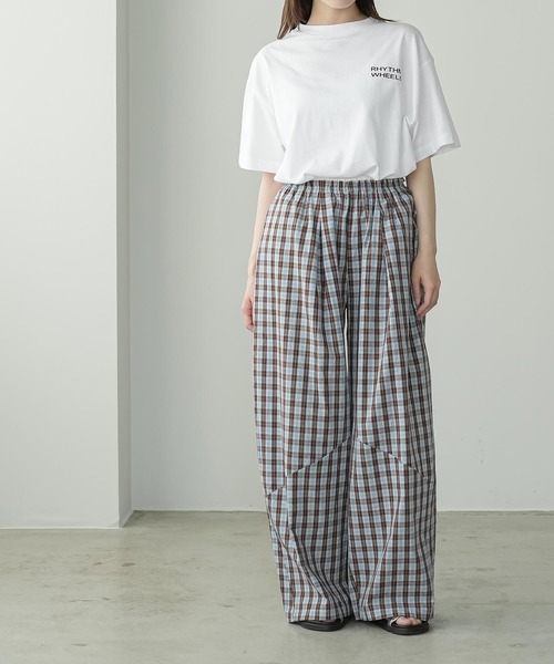 mili an deni(ミリアンデニ)の「チェックカーブワイドパンツ(その他パンツ・レディース・ネイビー/ブラウン・M)」の17枚目の写真
