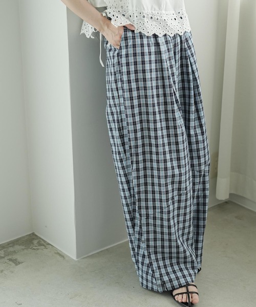 mili an deni(ミリアンデニ)の「チェックカーブワイドパンツ(その他パンツ・レディース・ネイビー/ブラウン・M)」の8枚目の写真