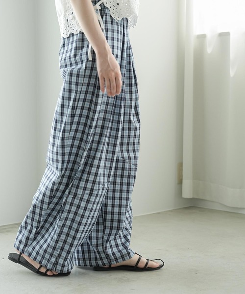 mili an deni(ミリアンデニ)の「チェックカーブワイドパンツ(その他パンツ・レディース・ネイビー/ブラウン・M)」の9枚目の写真