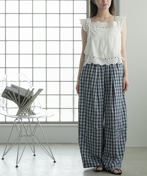 mili an deni(ミリアンデニ)の「チェックカーブワイドパンツ(その他パンツ・レディース・ネイビー/ブラウン・M)」の10枚目の写真