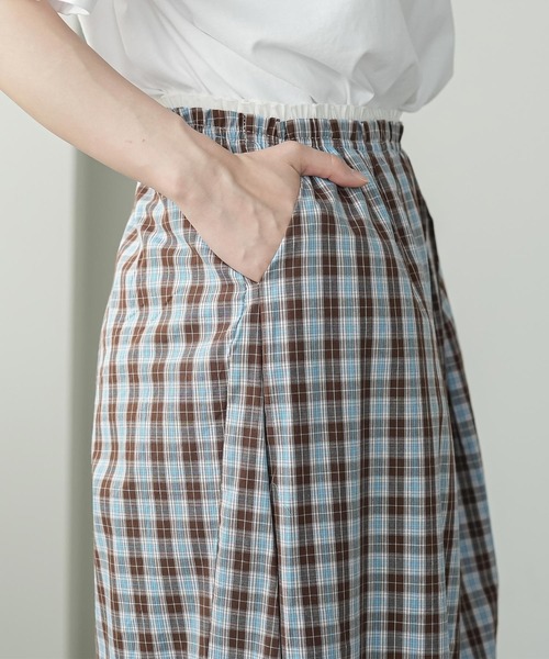 mili an deni(ミリアンデニ)の「チェックカーブワイドパンツ(その他パンツ・レディース・ネイビー/ブラウン・M)」の4枚目の写真