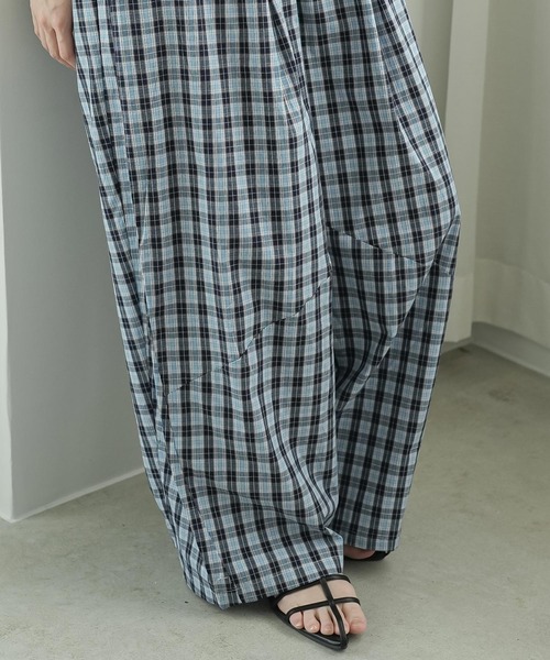 mili an deni(ミリアンデニ)の「チェックカーブワイドパンツ(その他パンツ・レディース・ネイビー/ブラウン・M)」の5枚目の写真