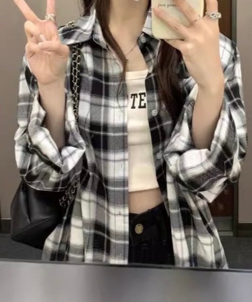 NANEA(ナネア)の「チェック柄レギュラーシャツ(シャツ/ブラウス・レディース・ネイビー/ホワイト/ライトブルー/カーキ/イエロー/ブルー/レッド/ブラック×ホワイト/ブラック×レッド/ネイビー系・MEDIUM)」の21枚目の写真