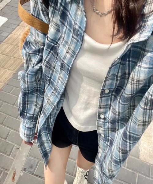 NANEA(ナネア)の「チェック柄レギュラーシャツ(シャツ/ブラウス・レディース・ネイビー/ホワイト/ライトブルー/カーキ/イエロー/ブルー/レッド/ブラック×ホワイト/ブラック×レッド/ネイビー系・MEDIUM)」の19枚目の写真