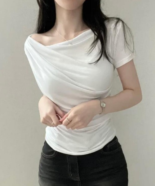 semplice(センプリチェ)の「Tシャツ【韓国ファッション】(Tシャツ/カットソー・レディース・ホワイト/ブラック/ベージュ・F)」の4枚目の写真