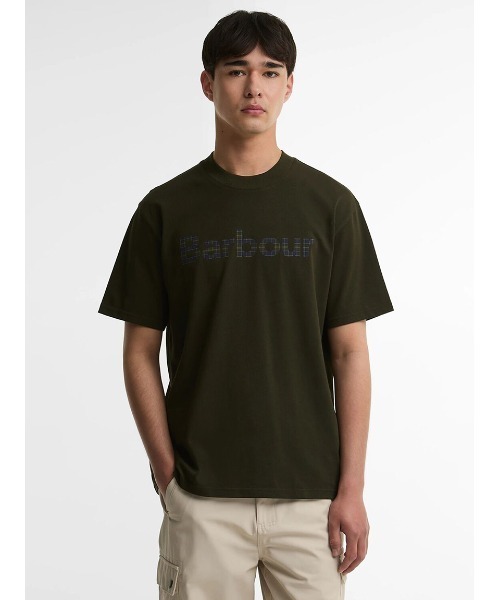 Barbour(バブアー)の「タータン ロゴ グラフィック オーバーサイズ Tシャツ(Tシャツ/カットソー・メンズ・ネイビー/イエロー/レッド/グリーン・40/36/38/42)」の1枚目の写真