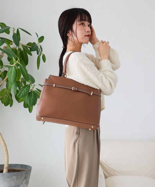 MIAN (ミアン)の「ベルトデザイン横型A4トートバッグ(トートバッグ・レディース・ブラウン/ブラック/アイボリー・FREE)」の6枚目の写真