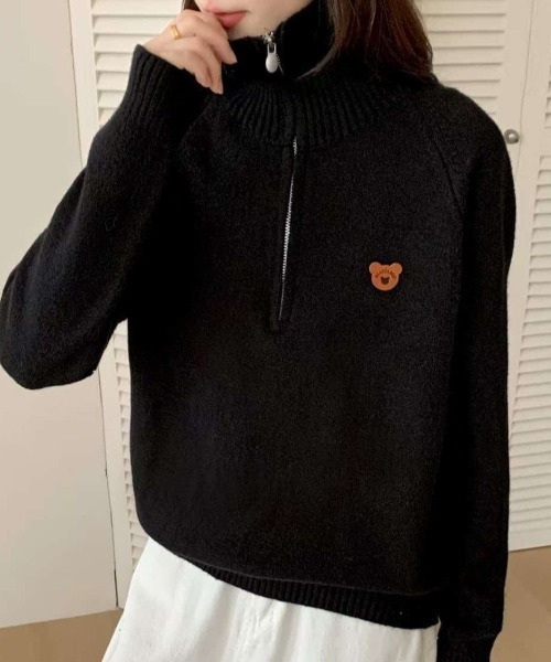 AMAJI(アマジ)の「ハーフジップ ニットトップス(ニット/セーター・レディース・グレー/ホワイト/ブラック/ネイビー/レッド・FREE)」の2枚目の写真
