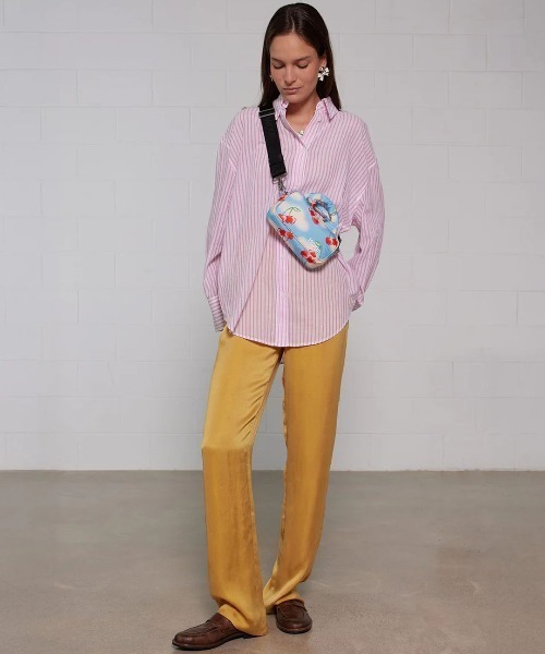 WOUF(ウーフ)の「【WOUF / ウーフ】ミニショルダーバッグ(ショルダーバッグ・レディース・ブラック系その他/ロイヤルブルー/スカイブルー・ONE SIZE)」の12枚目の写真